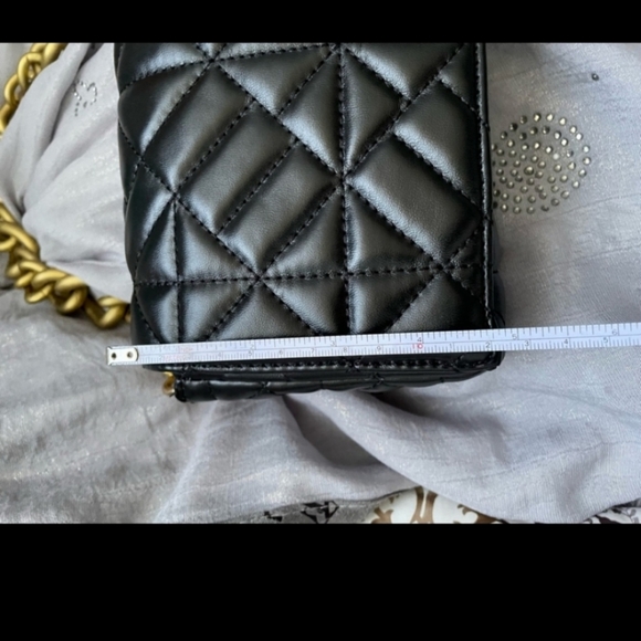Beautiful Designer Look Black Quilted Bag - Picture 8 of 10